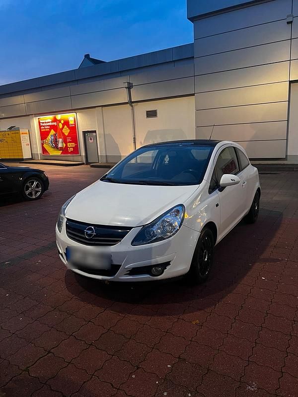 Weiß Gebraucht 2010 Opel Corsa Coupé | 1.950 € (Fairer Preis) - Bild 1/4