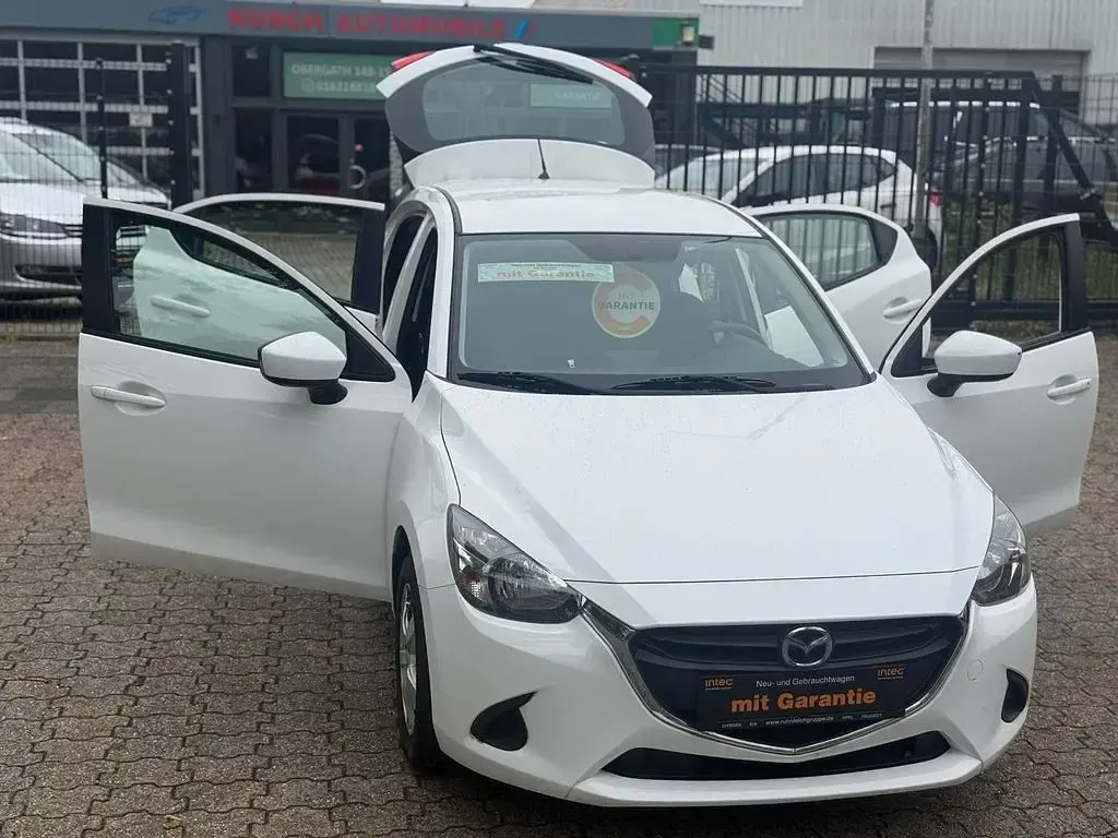Gebraucht Mazda 2 Center-Line 75 PS (55 kW) 2016 Weiß Limousine