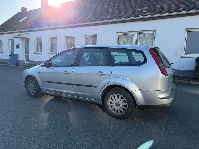 Gebraucht Ford Focus Trend 109 PS (80 kW) 2006 Silber Kombi