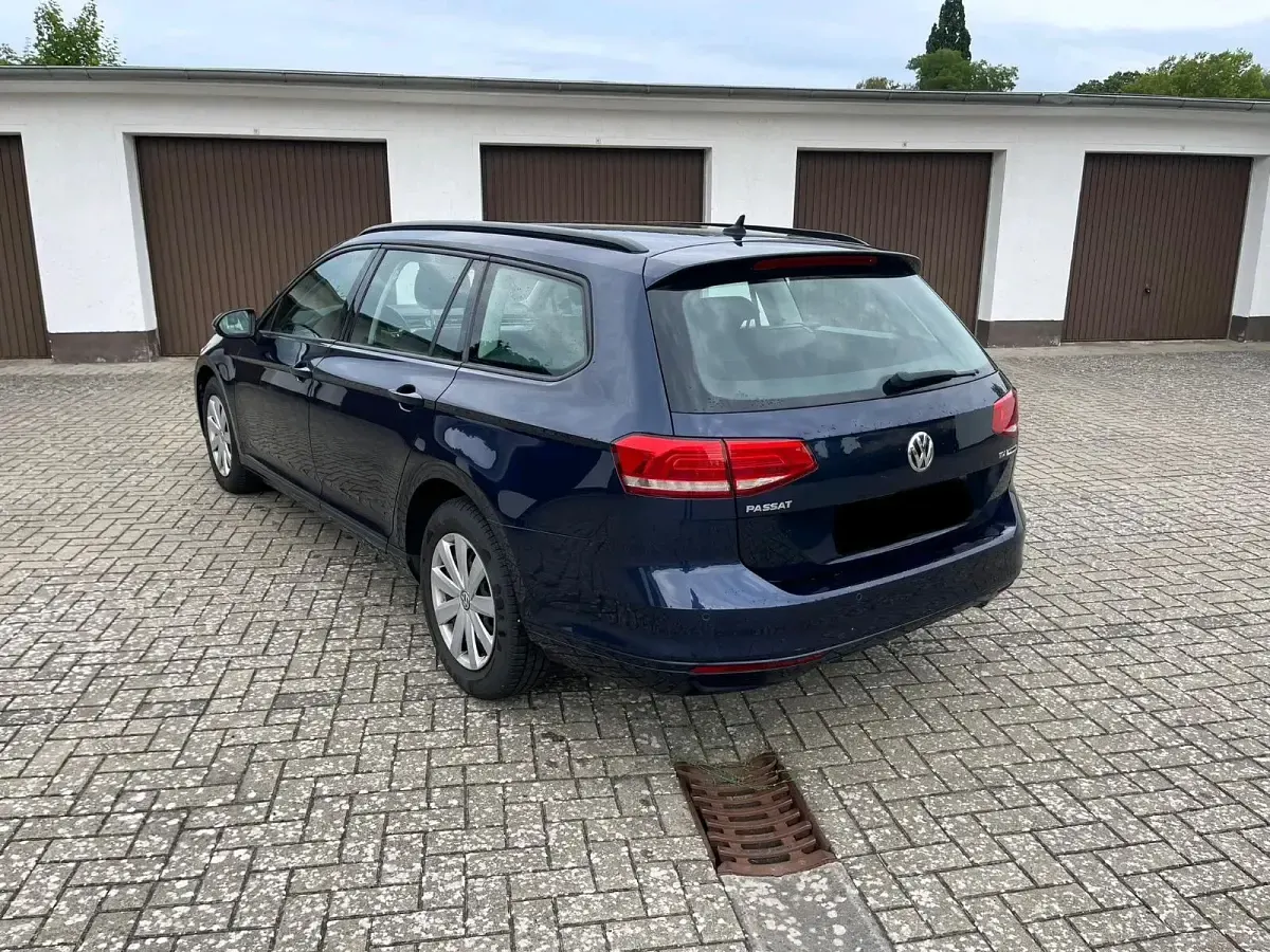 Gebraucht VW Passat 120 PS (88 kW) 2016 Blau Kombi