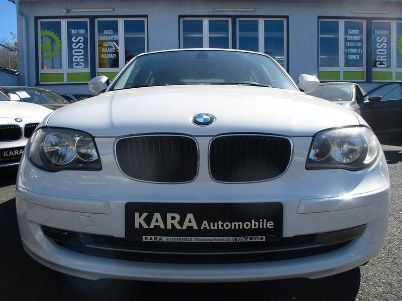 Używany BMW 116 122 KM (89 kW) 2011 Biały Hatchback
