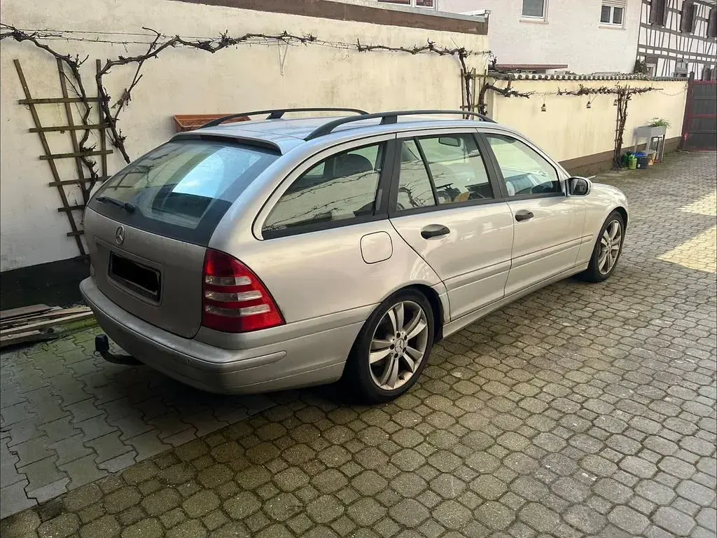 Second-hand Mercedes C220 150 CP (110 kW) 2004 Argintiu Break