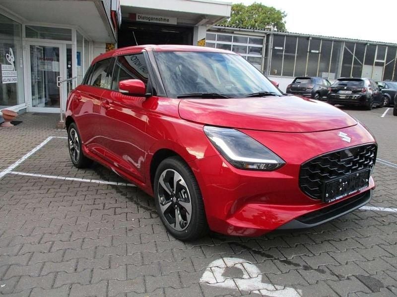 Neu Suzuki Swift Comfort+ 83 PS (61 kW) 2025 Rot Kleinwagen