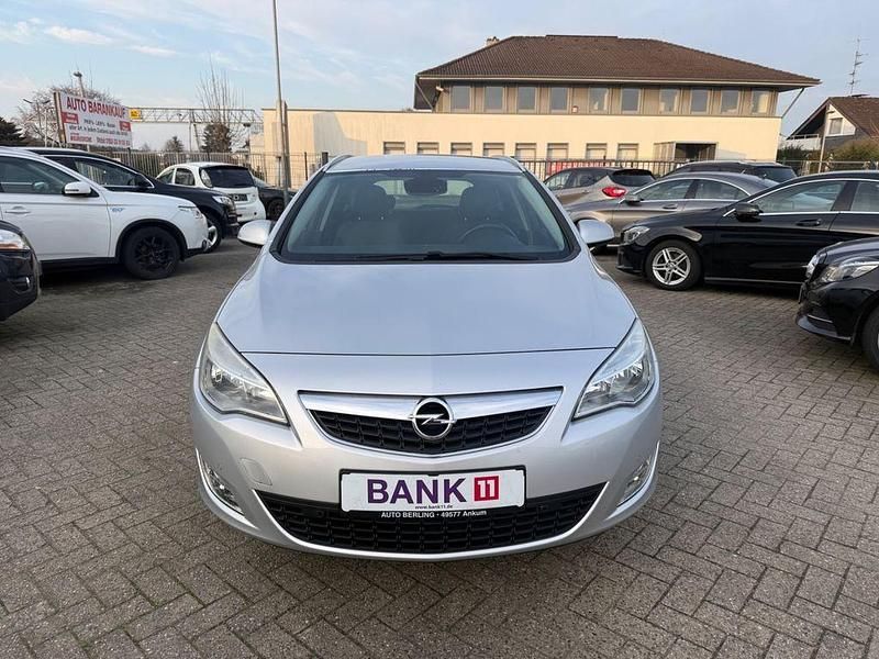 Gebraucht Opel Astra Innovation 140 PS (102 kW) 2012 Silber Kombi