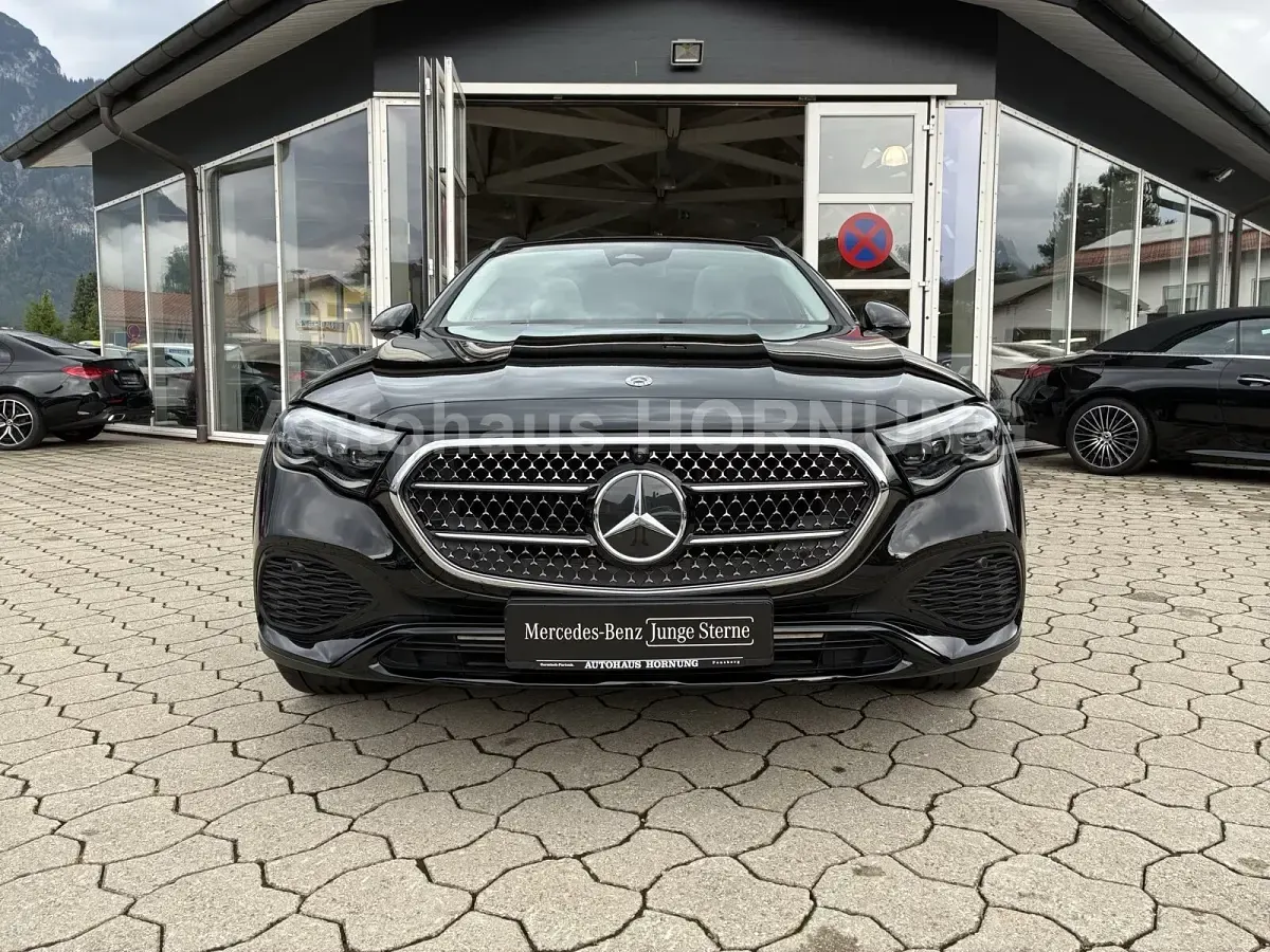 Gebraucht Mercedes E300 Night 313 PS (230 kW) 2025 Metalliclack obsidianschwarz Limousine