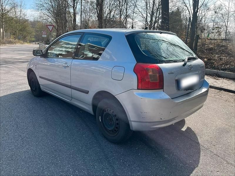 Gebraucht Toyota Corolla 97 PS (71 kW) 2003 Silber Kleinwagen
