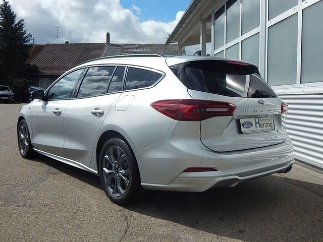 Gebraucht Ford Focus ST-Line 155 PS (114 kW) 2023 Moondust silver (metallic) Kombi