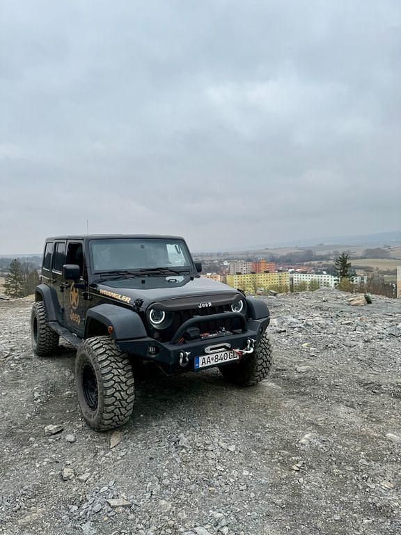 Schwarz Gebraucht 2010 Jeep Wrangler Unlimited Sahara SUV | 19.000 € (Fairer Preis) - Bild 1/4