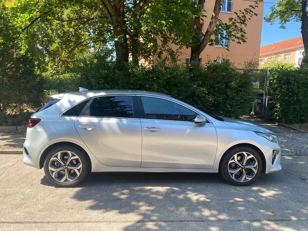 Gebraucht Kia Ceed Spirit 140 PS (102 kW) 2018 Silber Kleinwagen