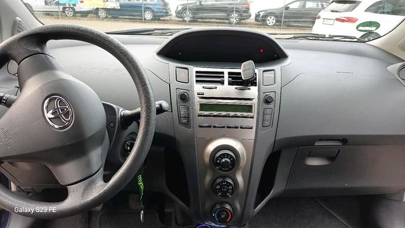 Blau Gebraucht 2009 Toyota Yaris Kleinwagen | 4.000 € (Fairer Preis) - Bild 1/4