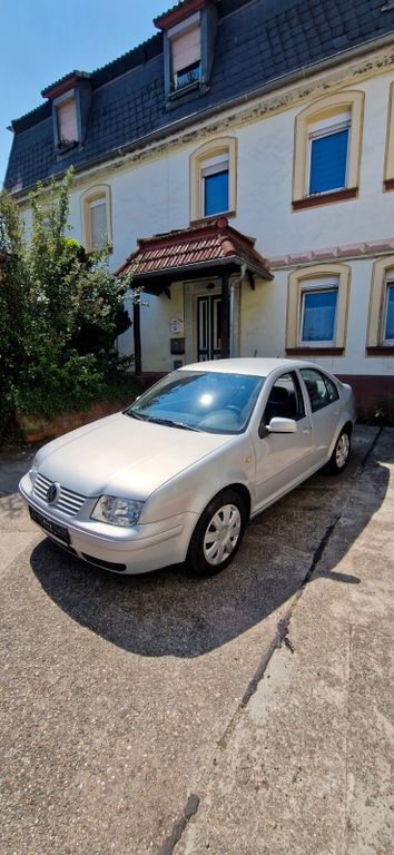 Silber Gebraucht 1999 VW Bora Basis Limousine | 2.750 € (Etwas zu teuer) - Bild 1/4