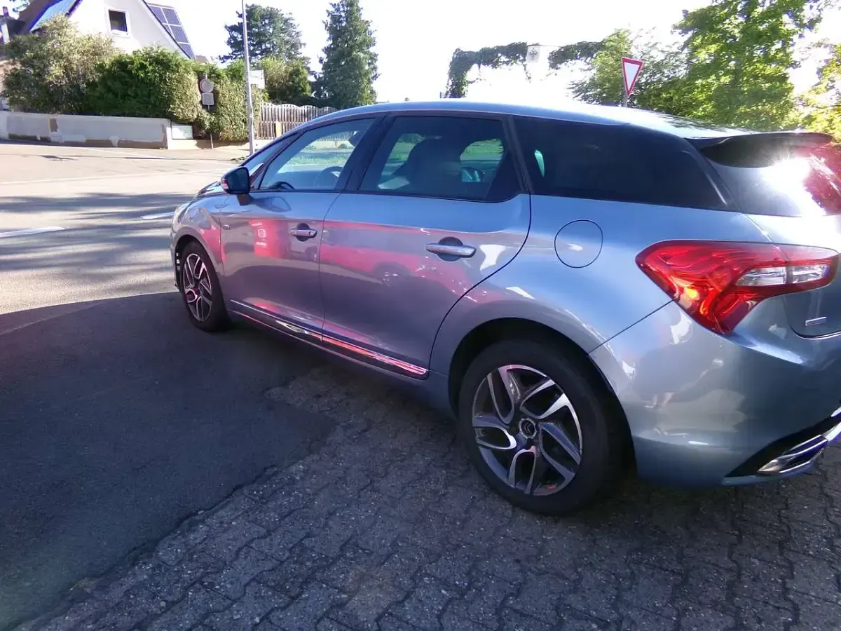 Gebraucht Citroën DS5 Sport Chic 163 PS (119 kW) 2012 Blau philae/metalliclack Kleinwagen