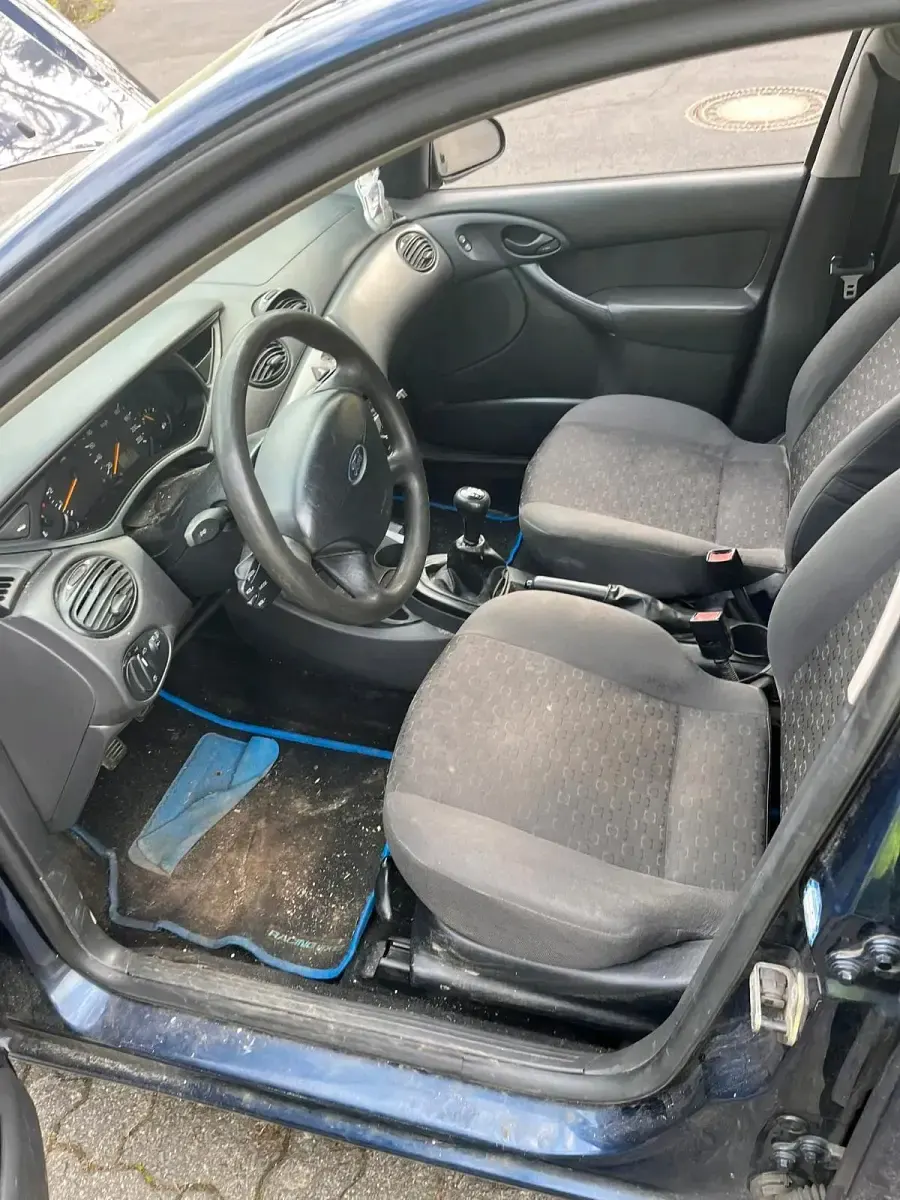 Usado Ford Focus 101 CV (74 kW) 2004 Azul Familiar