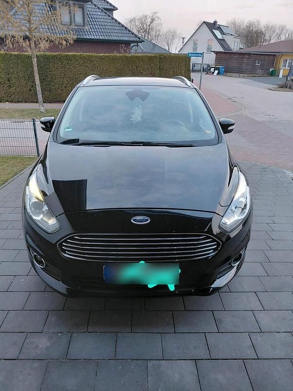 Gebraucht Ford S-MAX Titanium 150 PS (110 kW) 2017 Schwarz Van / Kleinbus