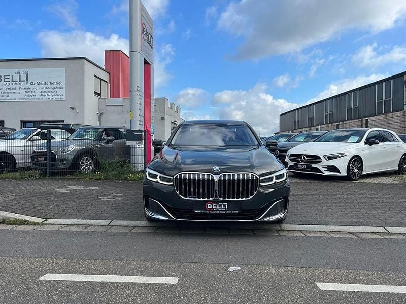 Gebraucht BMW 750 400 PS (294 kW) 2019 Grau Limousine