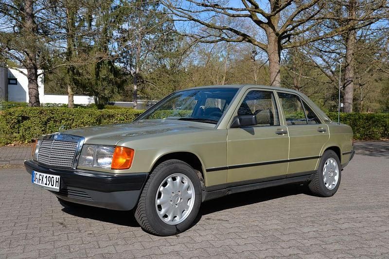 Gebraucht Mercedes 190 118 PS (86 kW) 1986 Silber Limousine