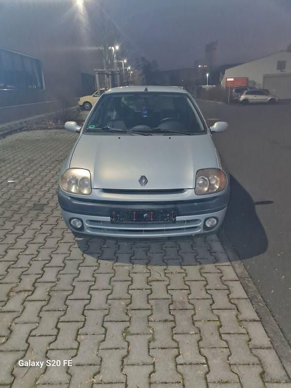Silber Gebraucht 2001 Renault Clio II Expression Limousine | 750 € (Guter Preis) - Bild 1/4