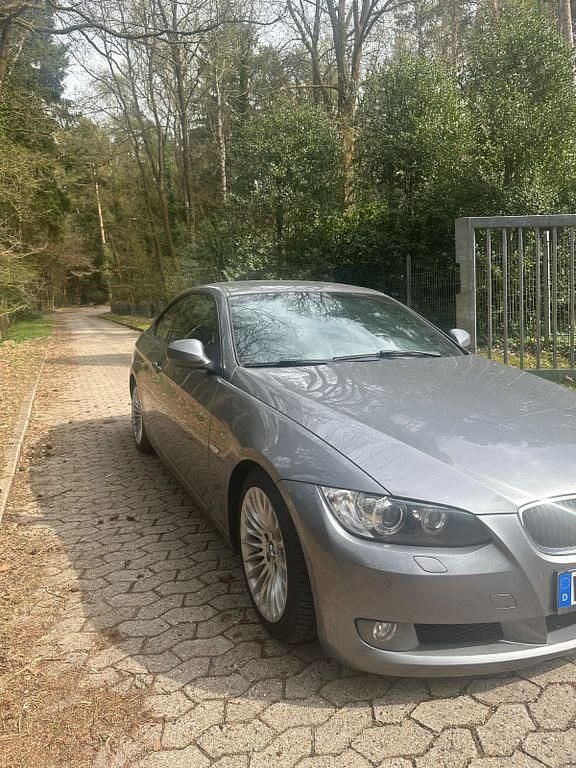 Gebraucht BMW 320 184 PS (135 kW) 2010 Grau Coupé