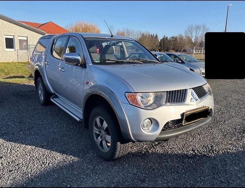 Silber Gebraucht 2008 Mitsubishi L200 Intense Abholung | 11.950 € (Teuer) - Bild 1/4