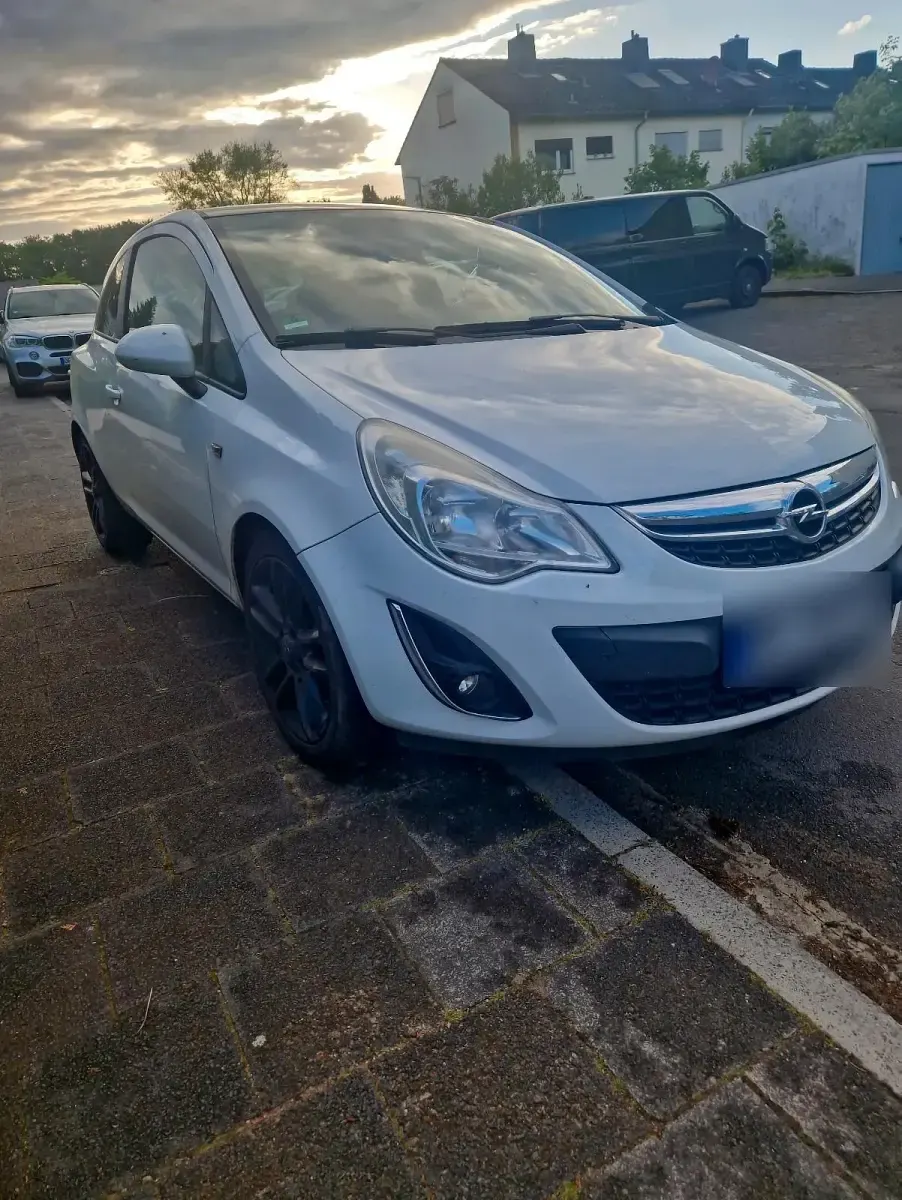 Gebraucht Opel Corsa 101 PS (74 kW) 2011 Weiß Kleinwagen
