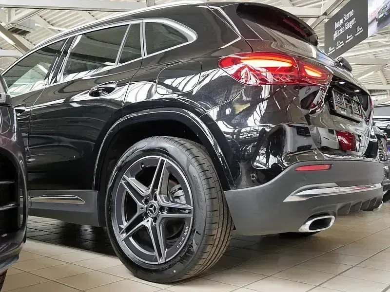 Gebraucht Mercedes GLA200 Premium 150 PS (110 kW) 2025 Schwarz SUV