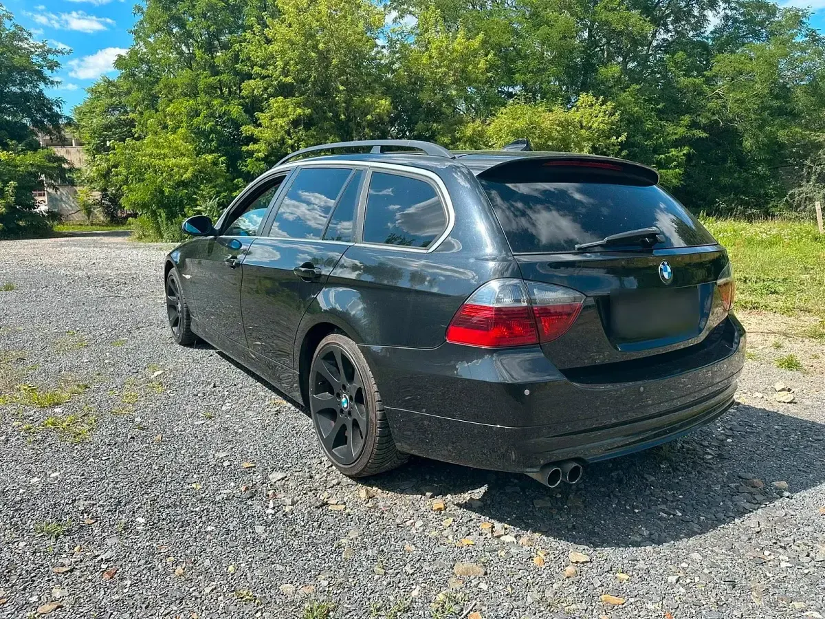 Gebraucht BMW 325 197 PS (144 kW) 2007 Schwarz Kombi