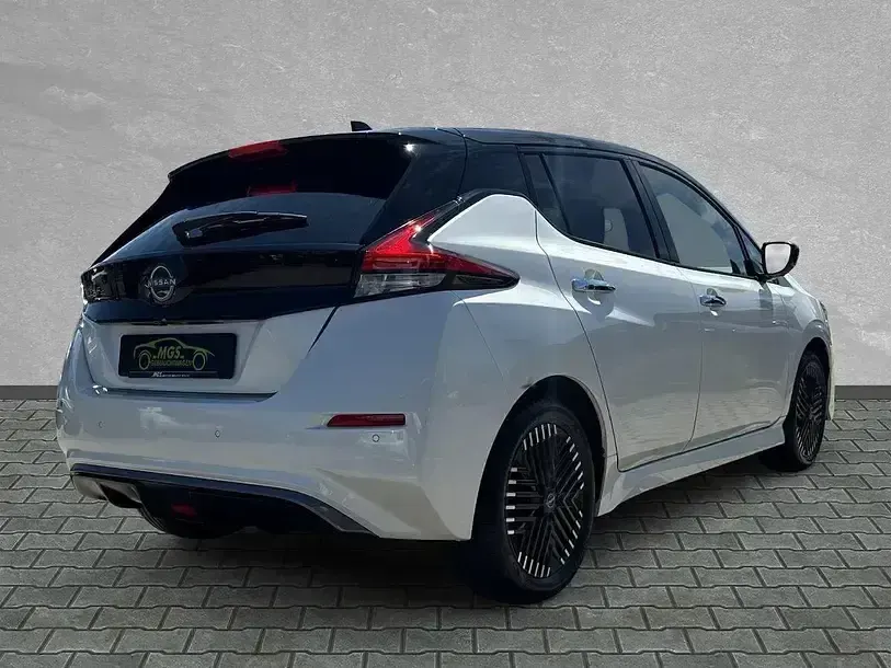 Gebraucht Nissan Leaf N-Connecta 110 kW (150 PS) 2023 Pearl white/black Kleinwagen