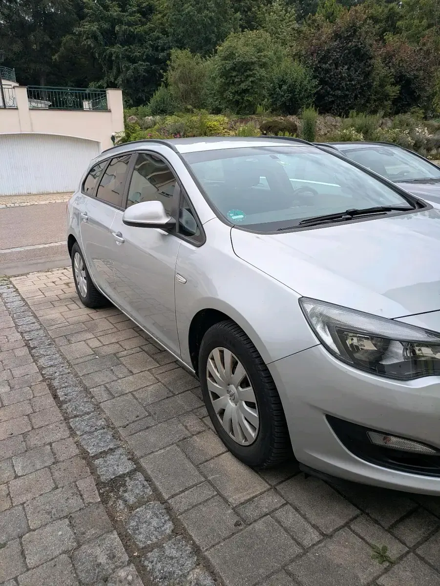Gebraucht Opel Astra Style 110 PS (80 kW) 2014 Silber Kombi