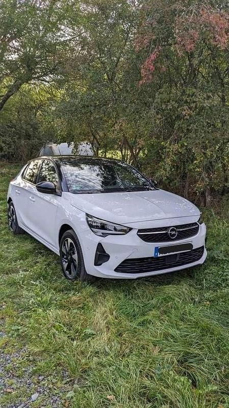 Arktisweiß Gebraucht 2023 Opel Corsa-e GS Line Kleinwagen | 19.997 € (Etwas zu teuer) - Bild 1/4