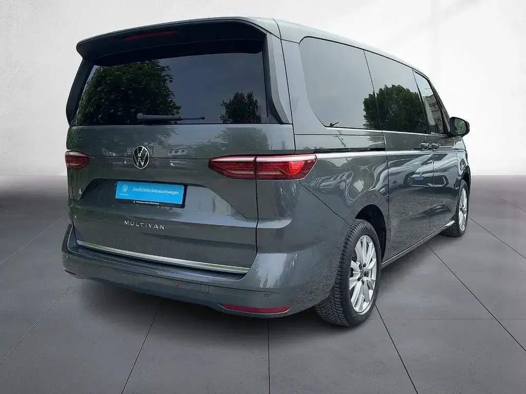 Gebraucht VW Multivan Style 150 PS (110 kW) 2025 Grau Van / Kleinbus