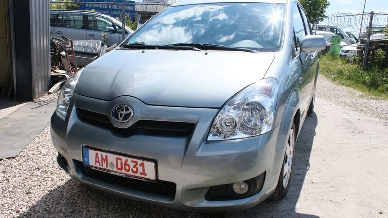 Silber Gebraucht 2008 Toyota Corolla Verso Team Van / Kleinbus | 5.800 € (Fairer Preis) - Bild 1/4