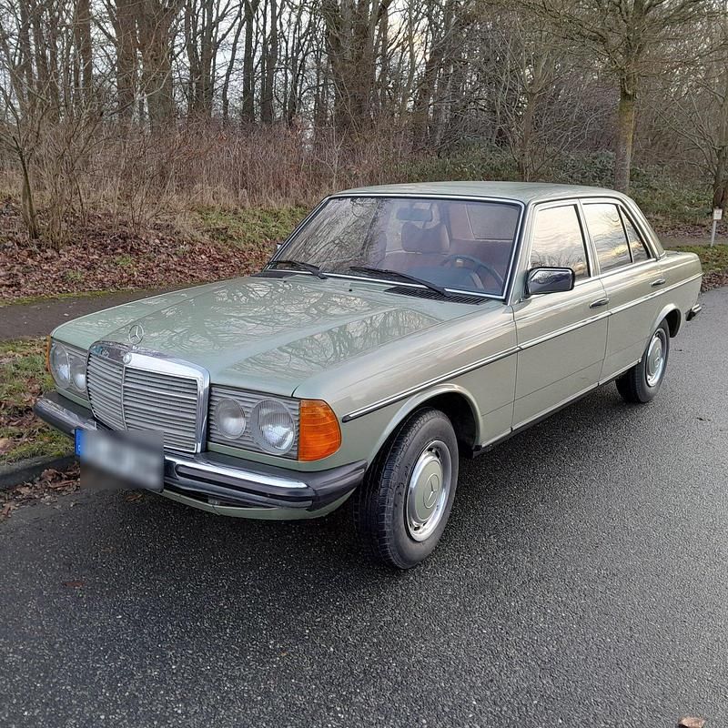 Gebraucht Mercedes 250 129 PS (94 kW) 1978 Limousine