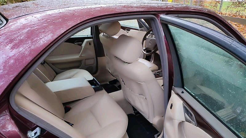 Gebraucht Mercedes E200 136 PS (100 kW) 1998 Rot Limousine
