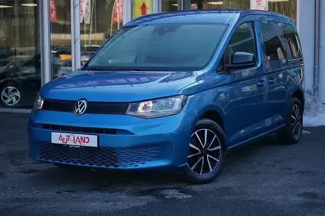 Używany VW Caddy 75 KM (55 kW) 2021 Niebieski Minivan