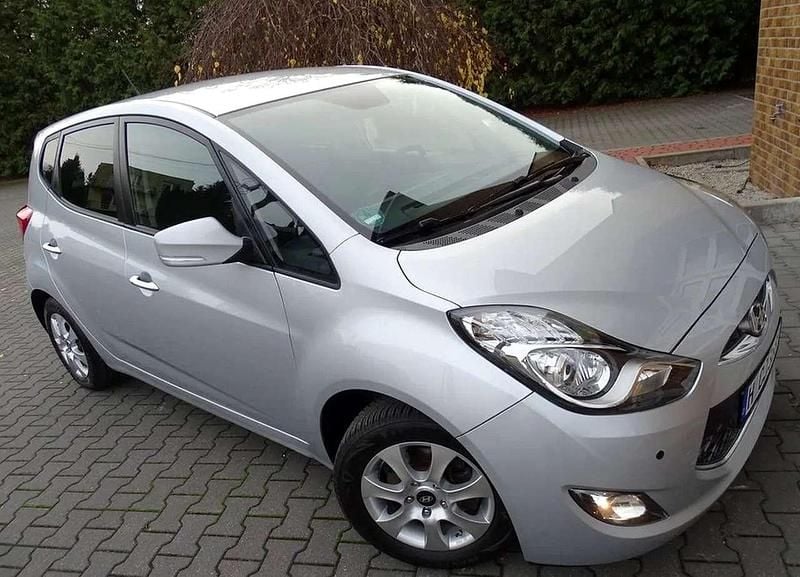 Gebraucht Hyundai ix20 125 PS (91 kW) 2011 Silber Kleinwagen