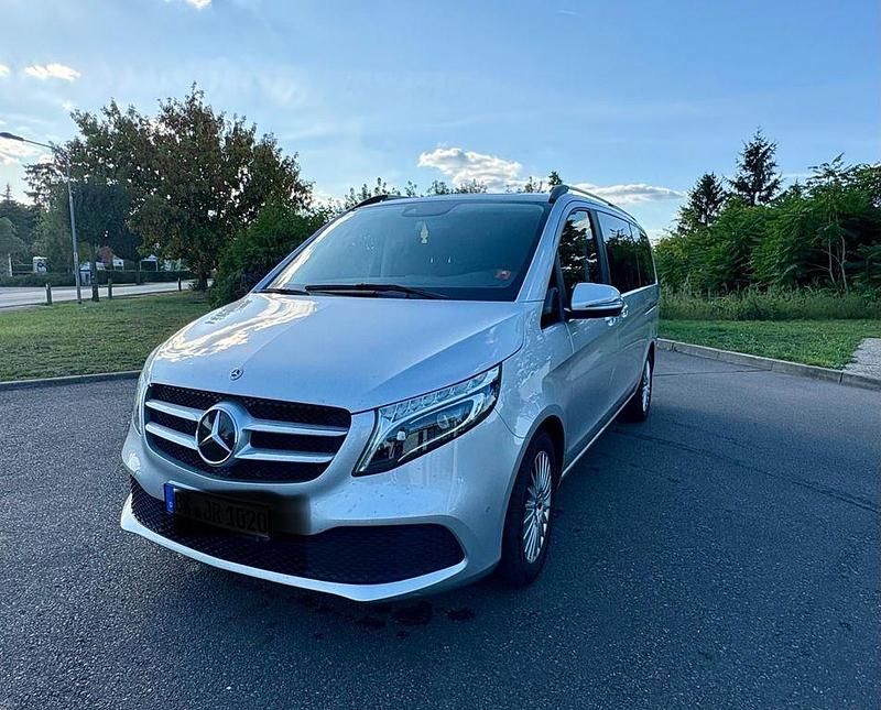 Silber Gebraucht 2022 Mercedes V220 Edition Van / Kleinbus | 45.300 € (Fairer Preis) - Bild 1/4