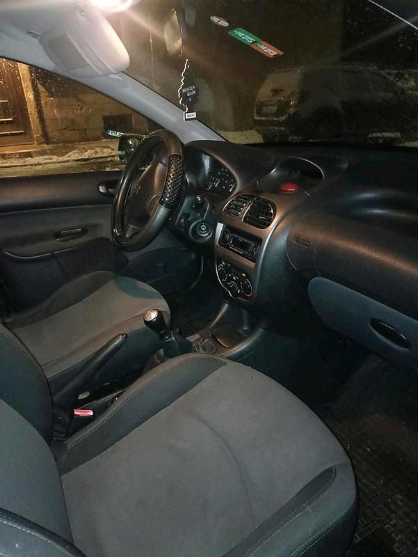 Gebraucht Peugeot 206 70 PS (51 kW) 2008 Schwarz Kleinwagen