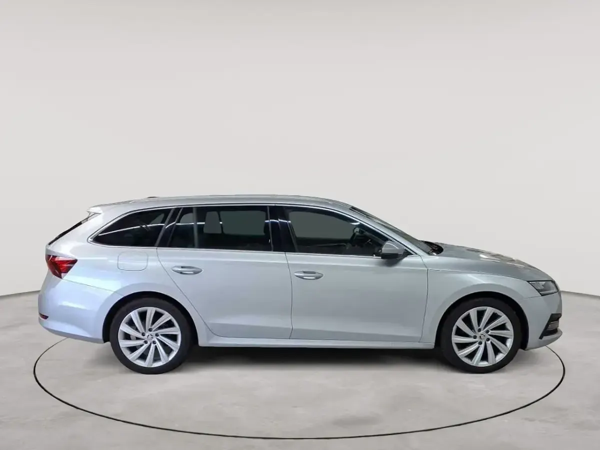 Gebraucht Skoda Octavia Style 150 PS (110 kW) 2021 Brillantsilber metallic Kombi
