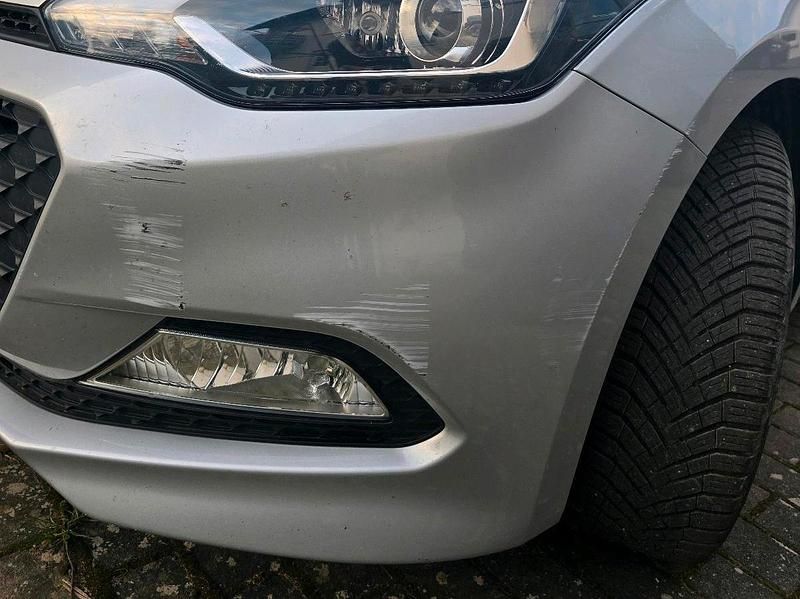 Gebraucht Hyundai i20 84 PS (61 kW) 2015 Limousine