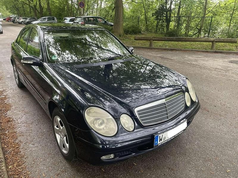Gebraucht Mercedes E220 Classic 150 PS (110 kW) 2002 Limousine