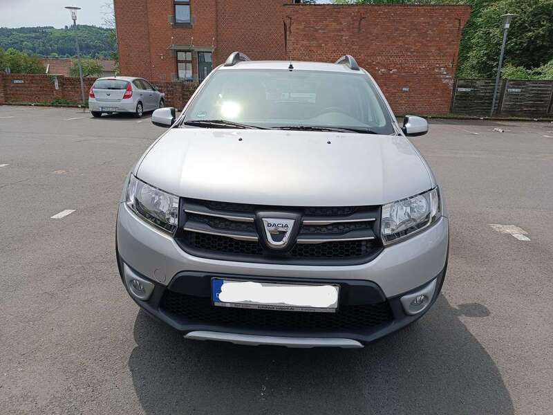 Silber Gebraucht 2015 Dacia Sandero Stepway Kleinwagen | 6.800 € (Fairer Preis) - Bild 1/4
