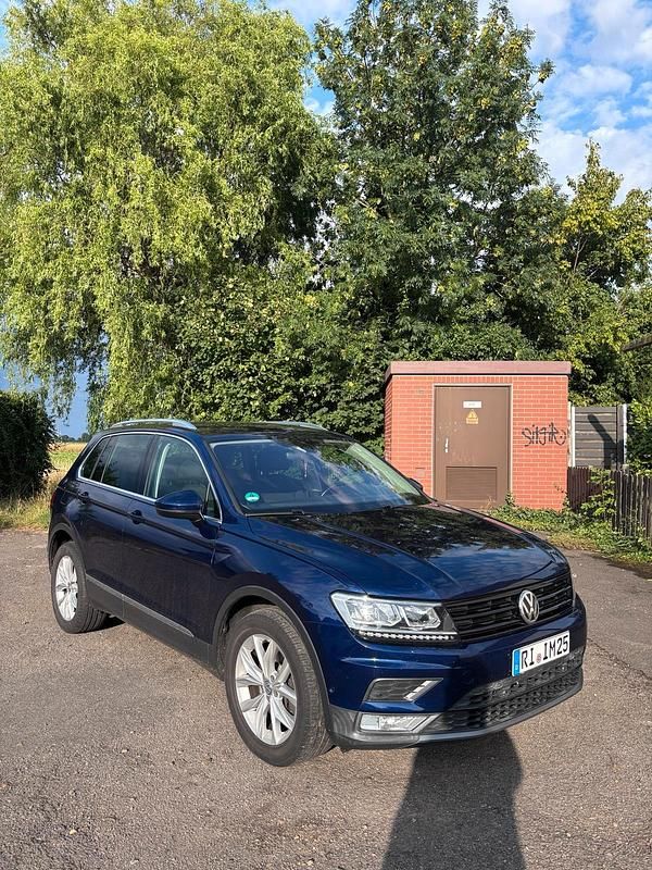 Blau Gebraucht 2017 VW Tiguan Highline SUV | 17.490 € (Etwas zu teuer) - Bild 1/4