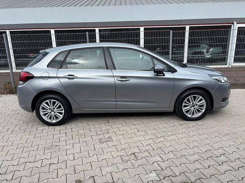 Używany Citroën C4 SELECTION 99 KM (72 kW) 2017 Srebrny Sedan/Limuzyna
