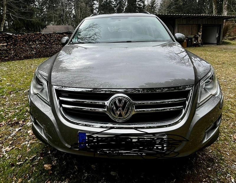 Gebraucht VW Tiguan 140 PS (102 kW) 2011 Grau SUV