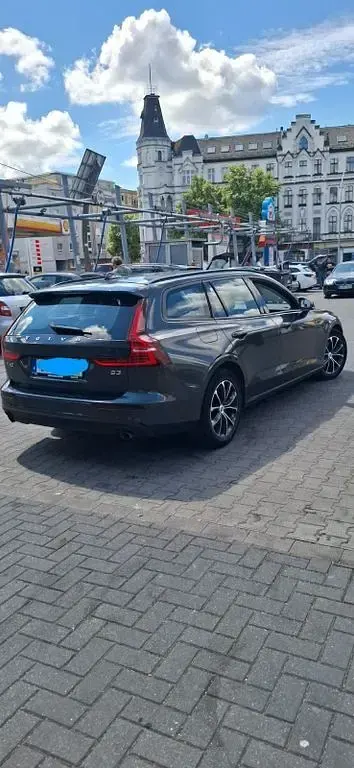 Gebraucht Volvo V60 Momentum 163 PS (119 kW) 2021 Kombi