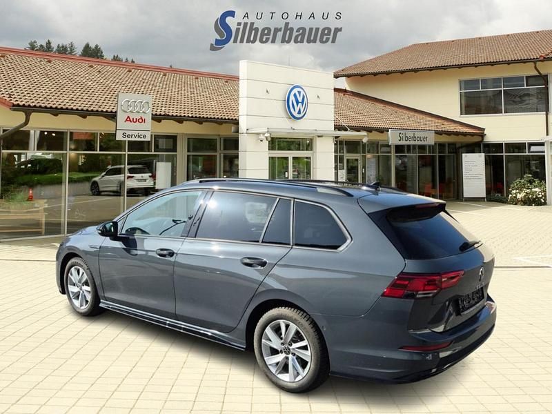 Gebraucht VW Golf VIII R-line 150 PS (110 kW) 2024 Grau Kombi