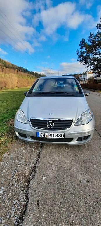 Grau Gebraucht 2005 Mercedes A180 Classic Limousine | 2.500 € (Fairer Preis) - Bild 1/4
