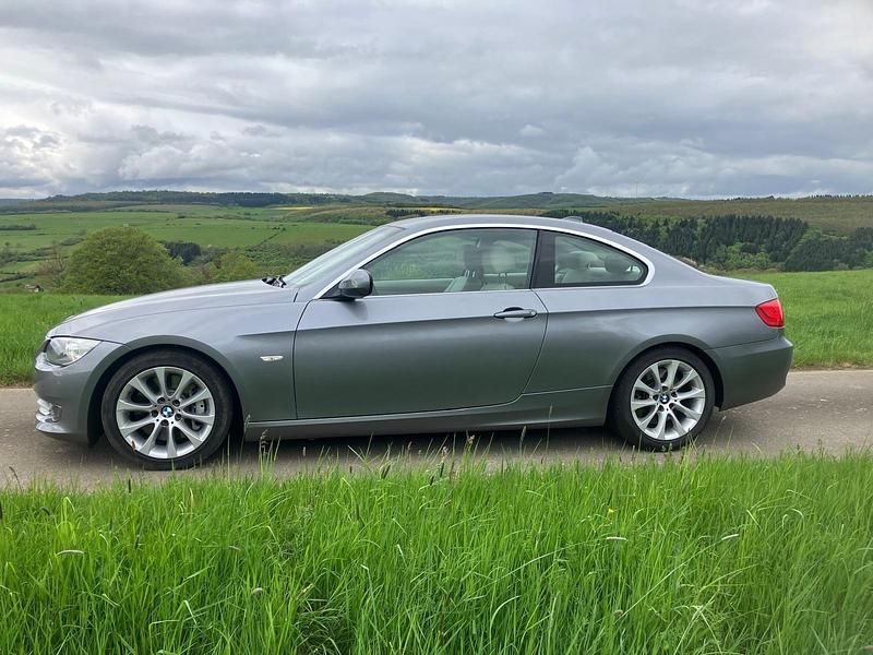 Gebraucht BMW 335 306 PS (225 kW) 2010 Silber Coupé