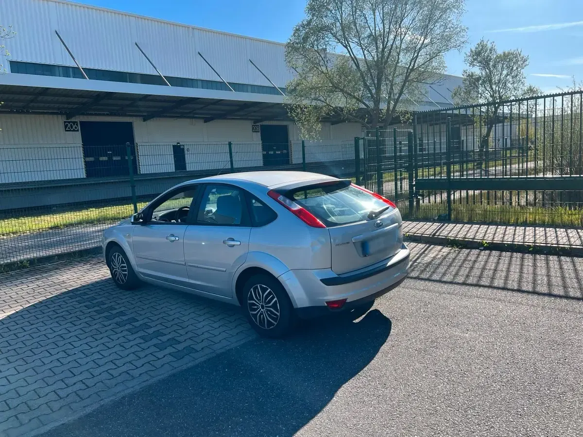 Gebraucht Ford Focus 101 PS (74 kW) 2007 Grau Limousine