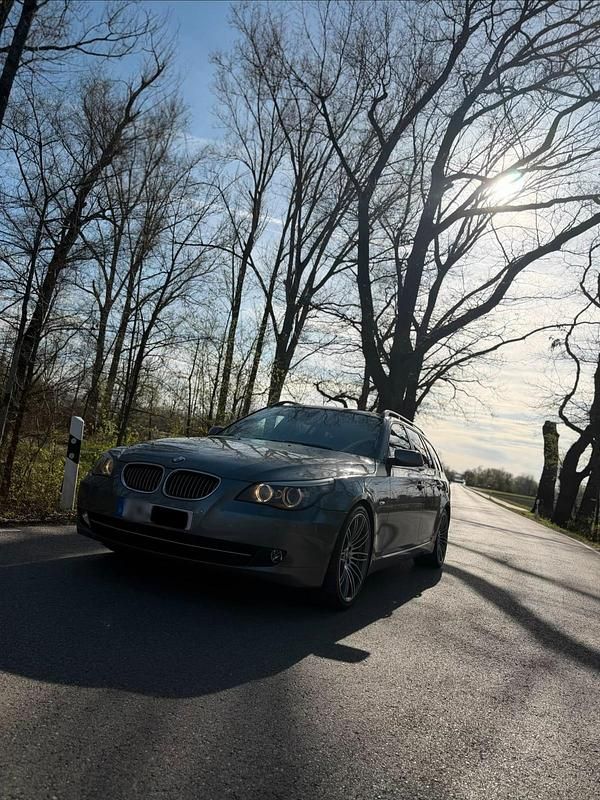 Gebraucht BMW 525 197 PS (144 kW) 2007 Grau Kombi